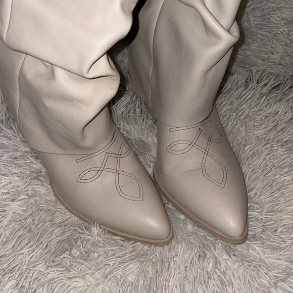 Steve Madden Lassy Fold over Boots - Picture 4 of 9